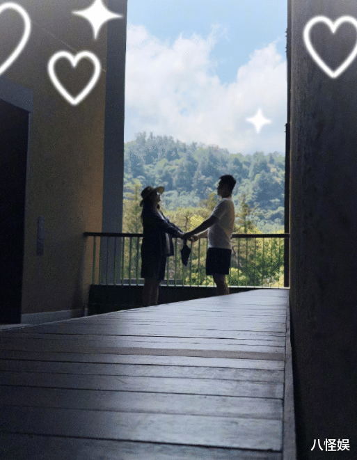 |任家萱挺孕肚游泰国,巧遮大肚不似怀孕,公开烧伤疤痕大展自信美