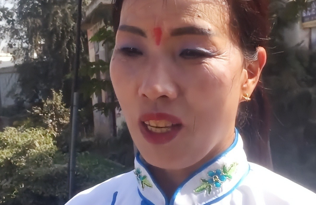 河南女子以“哭丧”为业，一年磕头上万次，每场挣700元左右