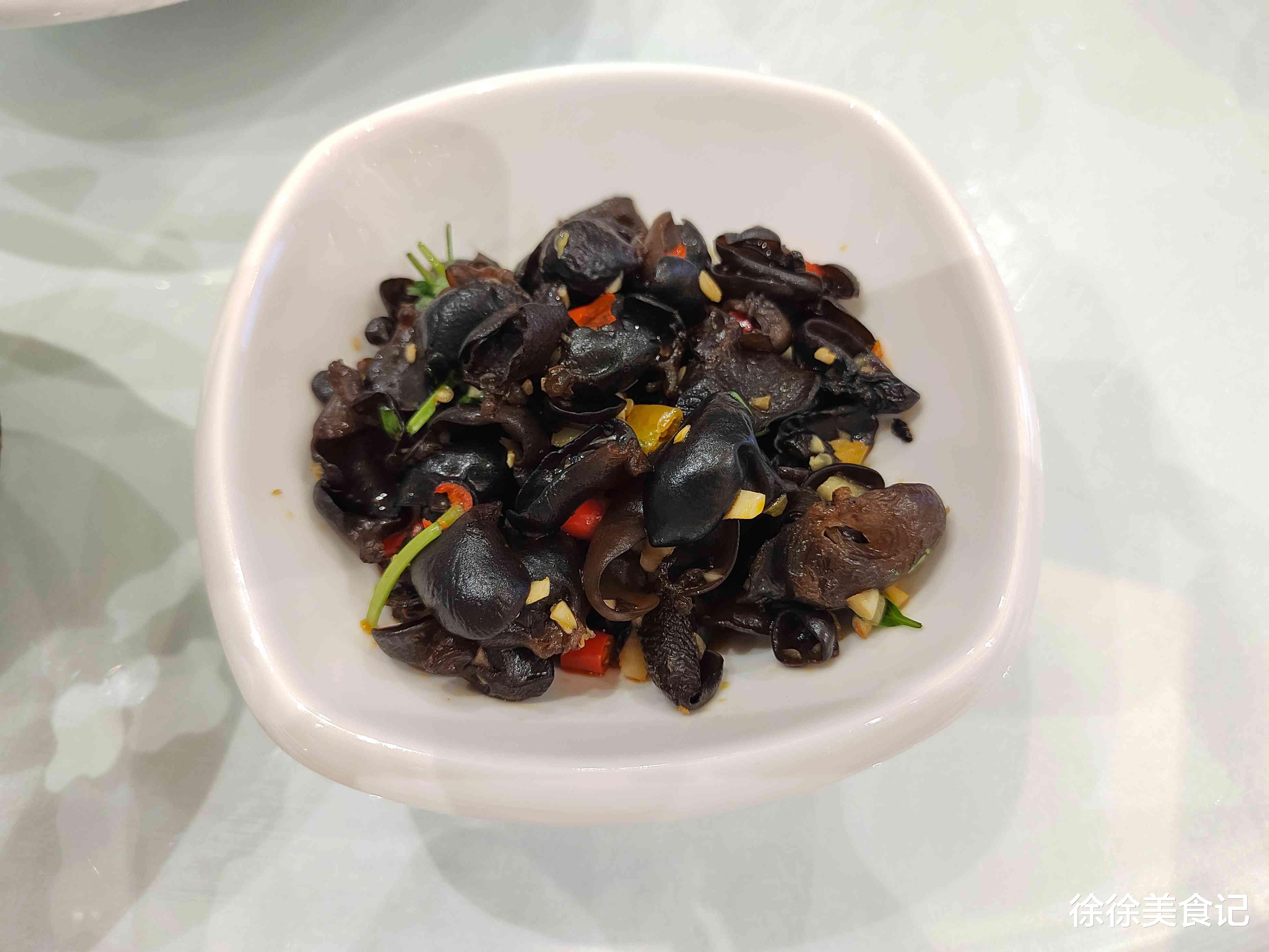 凉菜|领导家办满月酒，北方小伙豪气随礼600，上桌后傻眼了：这咋吃？