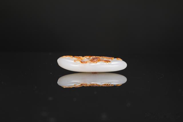 和田玉籽料|和田玉籽料 聚红皮 俏色巧雕 喜上枝头