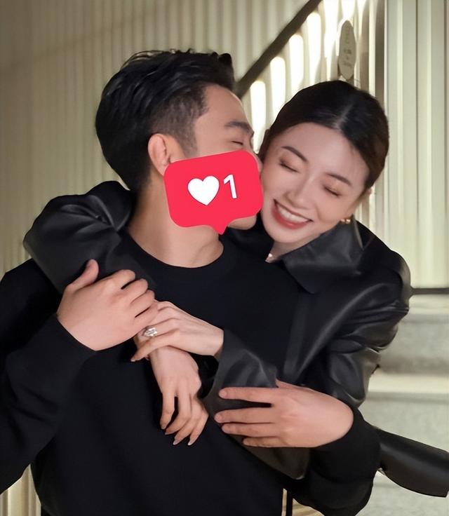 郑恺|程晓玥官宣新恋情，前任郑恺无奈被cue，果然是下一个更高更帅