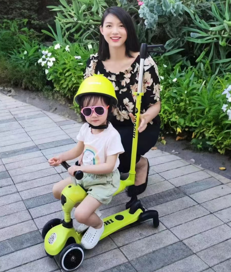 张梓琳久违晒二胎女儿,妹妹露正脸和爸爸聂磊好像,混血感十足