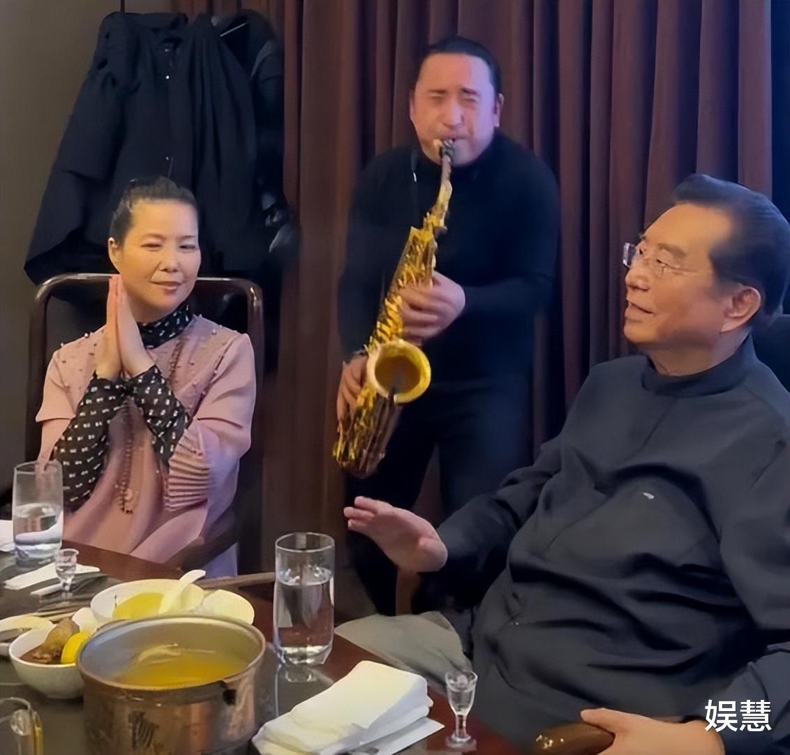 李双江|27岁李天一出狱后近照曝光,褪去稚嫩变成熟,李双江梦鸽喜笑颜开