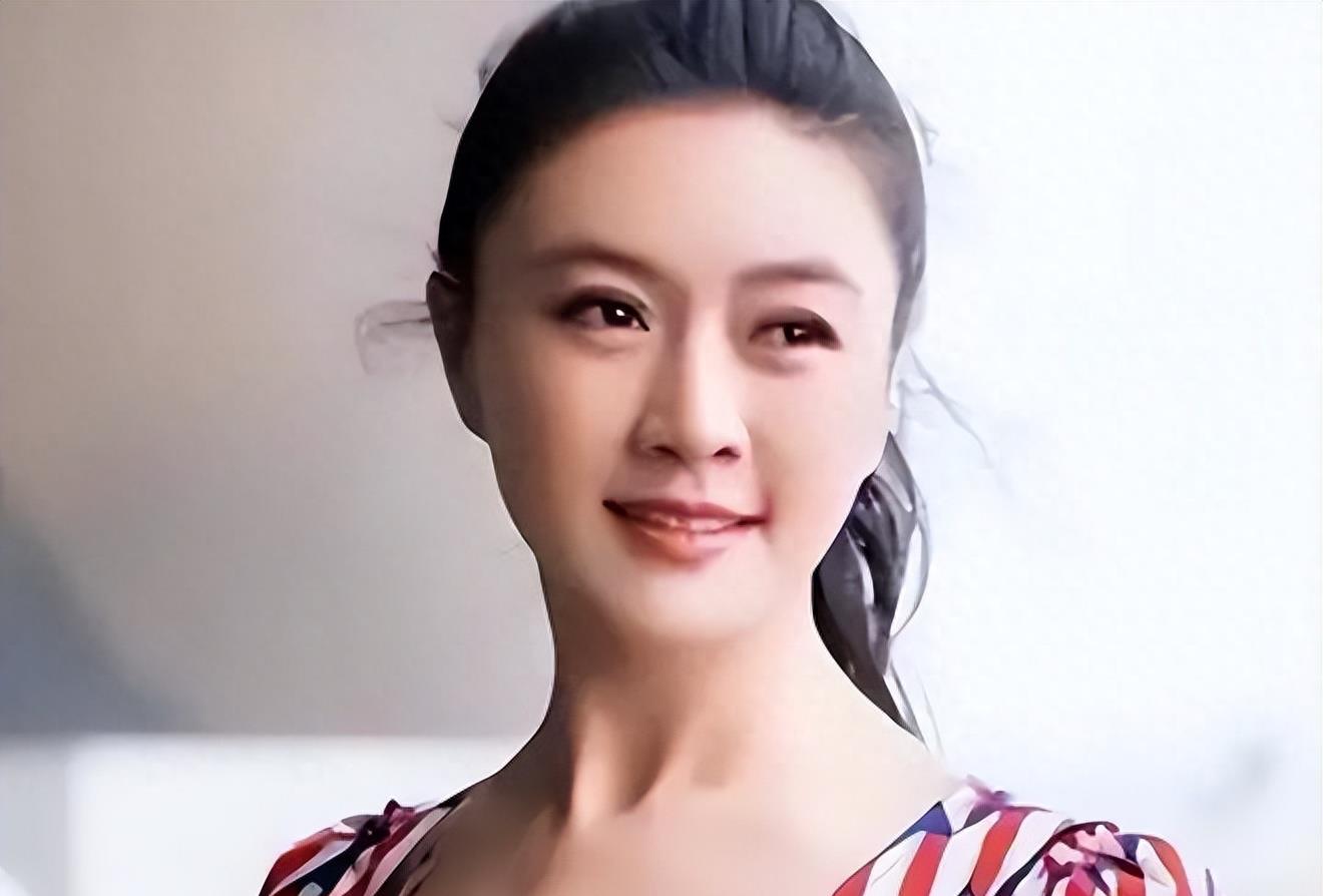 初恋陆毅，痴爱王志文，富豪老公入狱去世后，她竟拿130亿笑活下去