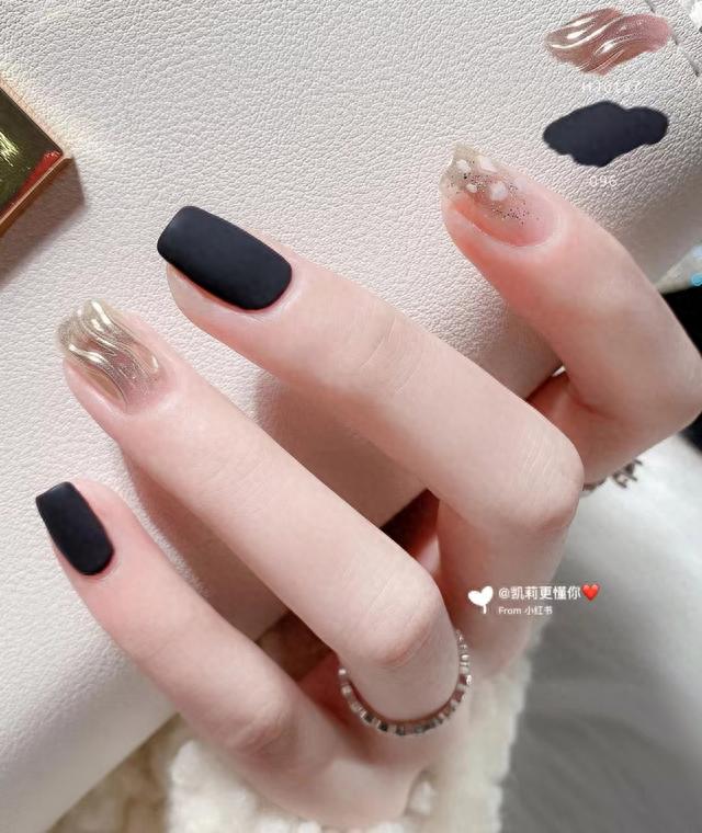 黑色美甲卷出高级感!秋冬美甲新花样!