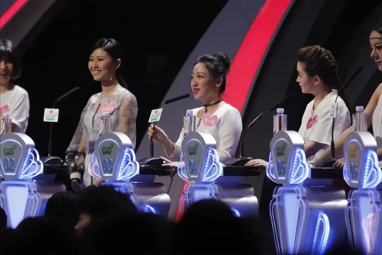 黄菡|这还是《非诚勿扰》里的导师黄菡吗?时隔7年荧幕露脸,判若两人