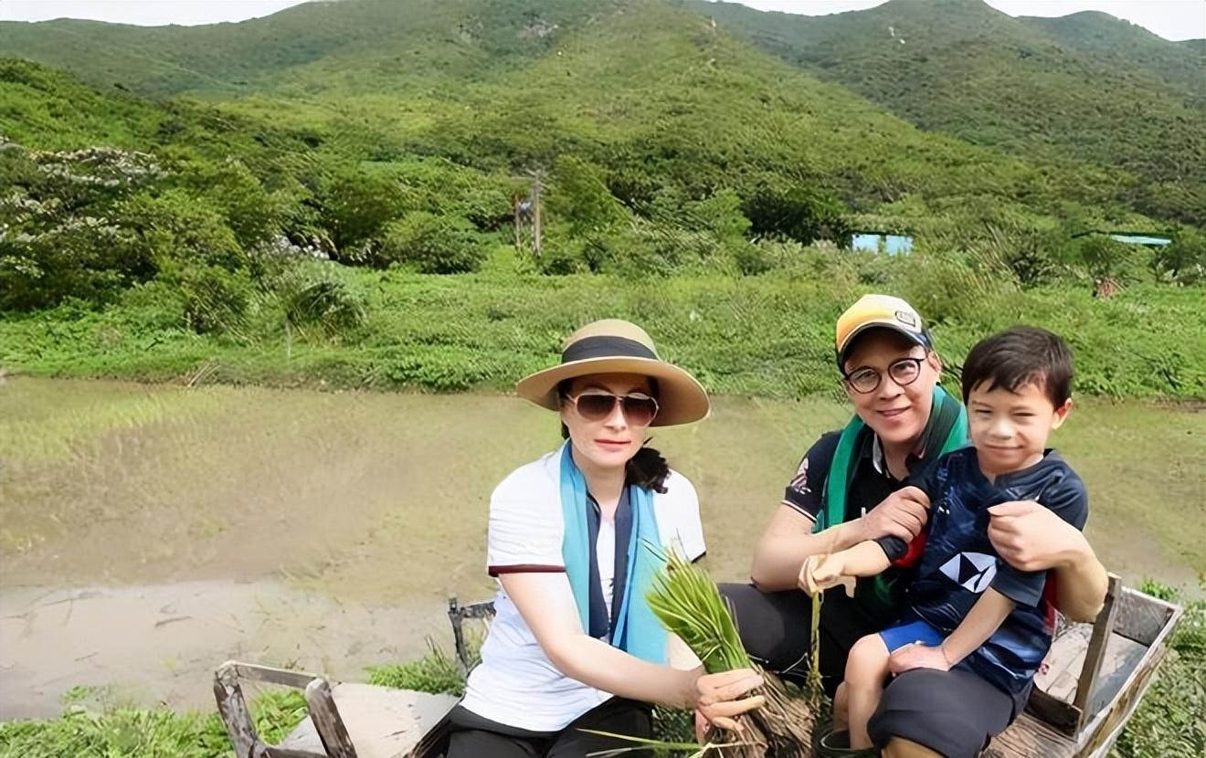 “夫妻本是同林鸟”，但抱歉，就算是郭晶晶这次也救不了霍启刚！