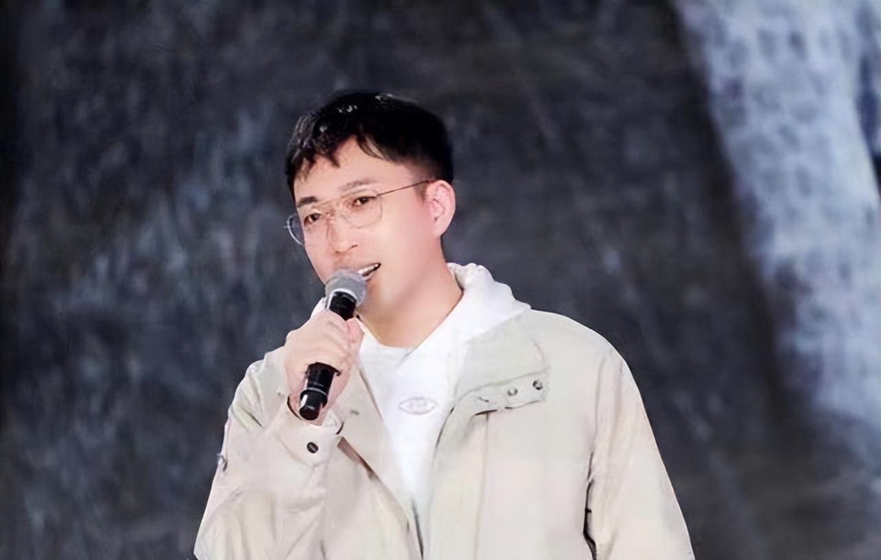 46岁于正手撕92后女艺人祝绪丹!经纪公司态度不明确,引网友热议