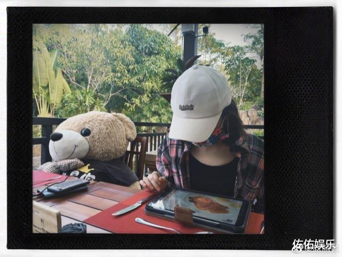 赵丽颖|赵丽颖分享九宫格美照,与海鸥互动被赞人美心善,又美又飒惹人爱