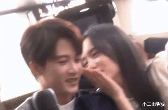 檀健次酒后亲密举动,搂肩环抱引热议,多次与异性无边界行为被扒