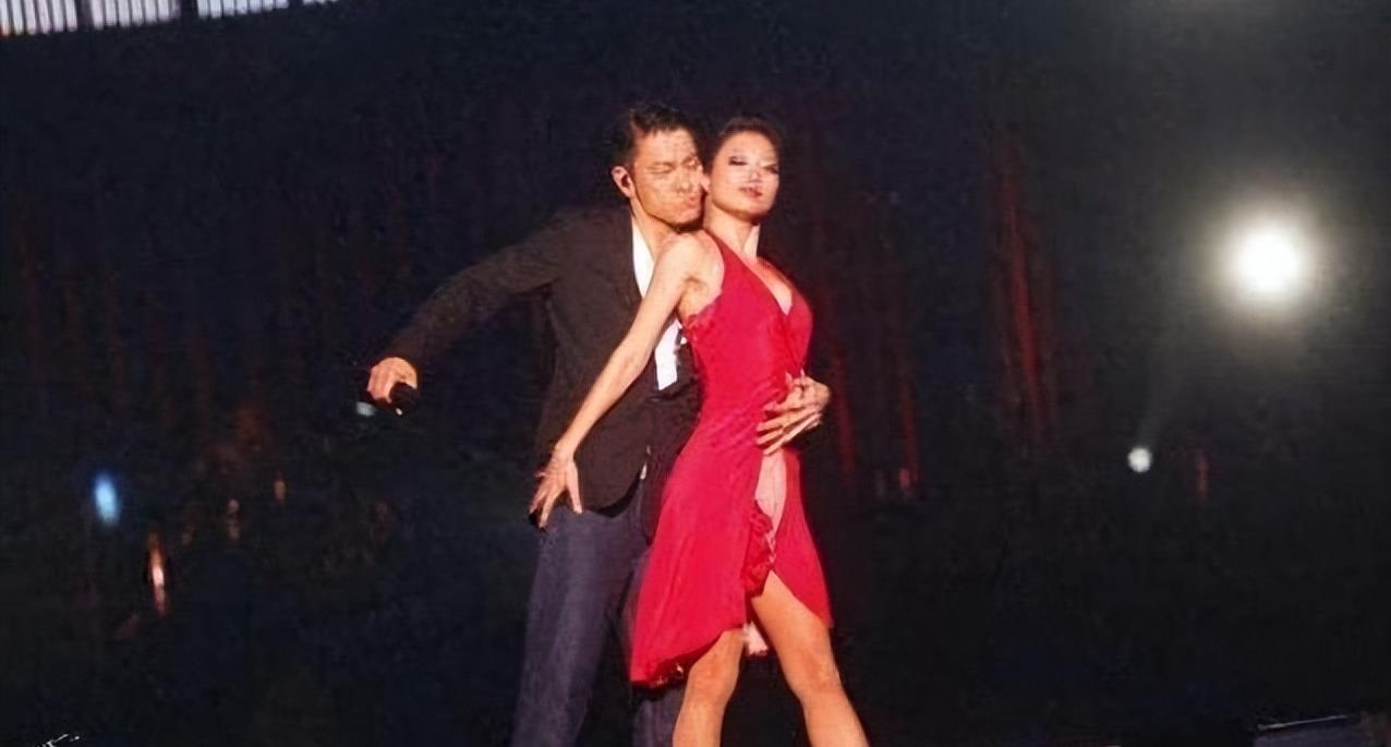 彻底瞒不住了!刘德华赖文慧关系曝光,原来除了结婚证啥都给了