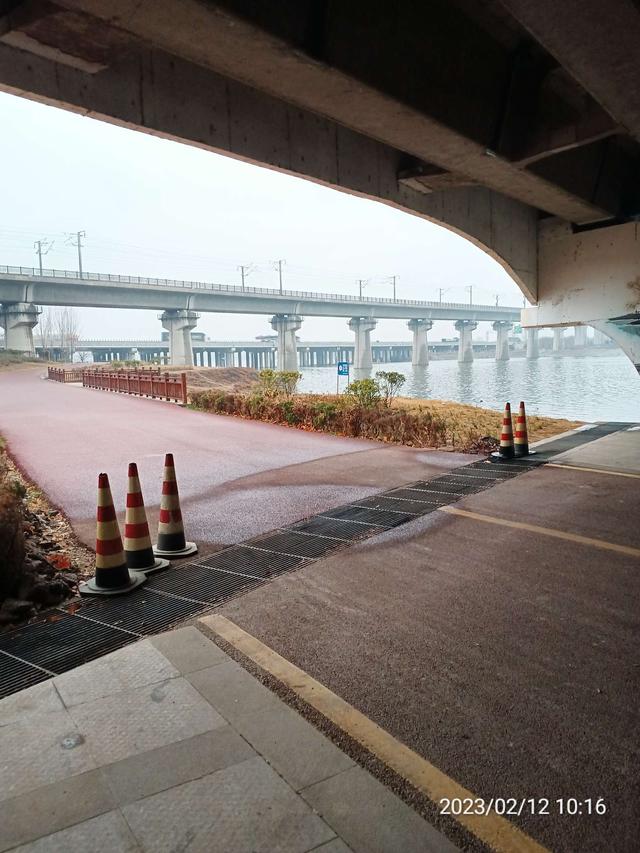 大爷|【钓鱼之家虾粉】阴雨绵绵,鱼口爆连,助人为乐,钓者本色