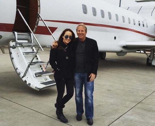 李玟好友发声：婚变后她和朋友断联不社交！萧亚轩听说后崩溃大哭