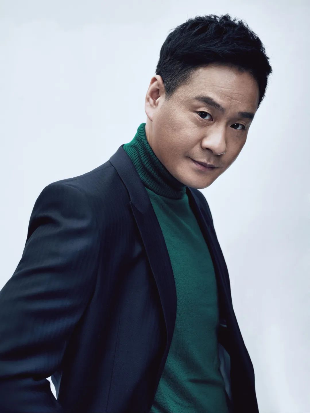 为娶比自己小8岁的女演员,他净身出户,如今前妻红