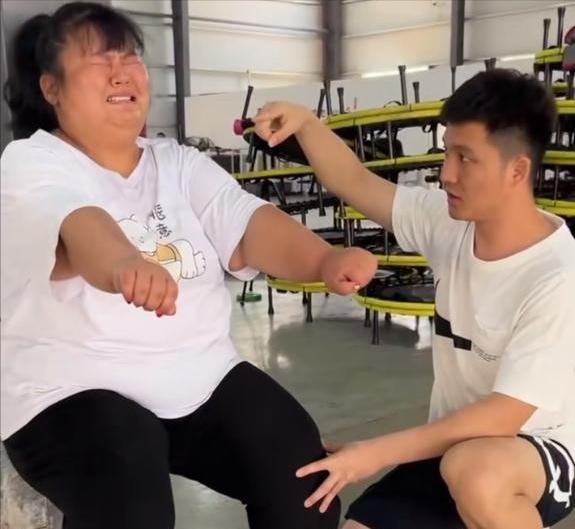 2个月暴瘦57斤,312斤女网红减肥营离世,父亲发声:已协商好赔偿