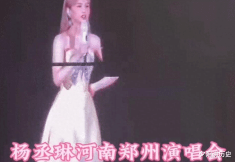 不要急着封她,让所有人都知道她的愚蠢,现在三个人都完了!