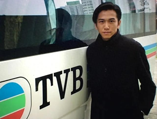 58岁港星县城走穴闹笑话,被嘲保安比观众多,出场费堪比当红明星