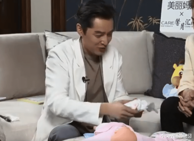 胡歌|胡歌接受采访谈及老婆孩子,首次解释为何与如此平凡的黄曦宁结婚