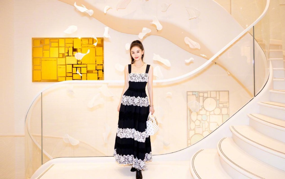 上海活动群星闪耀,躲过了刘亦菲,我却被倪妮彻底惊艳了