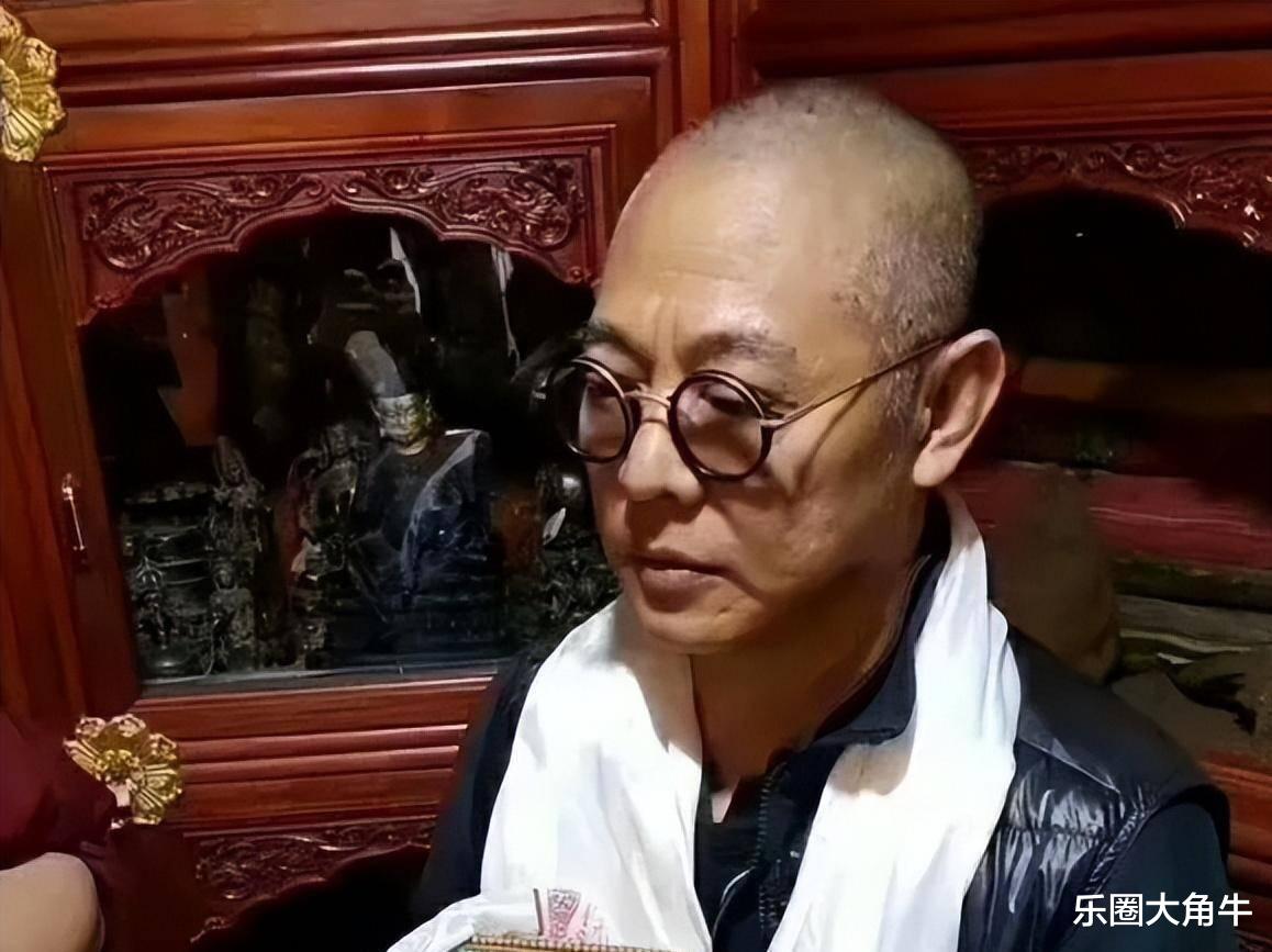 同样是李连杰基因,把黄秋燕女儿和利智女儿一对比,差距就出来了