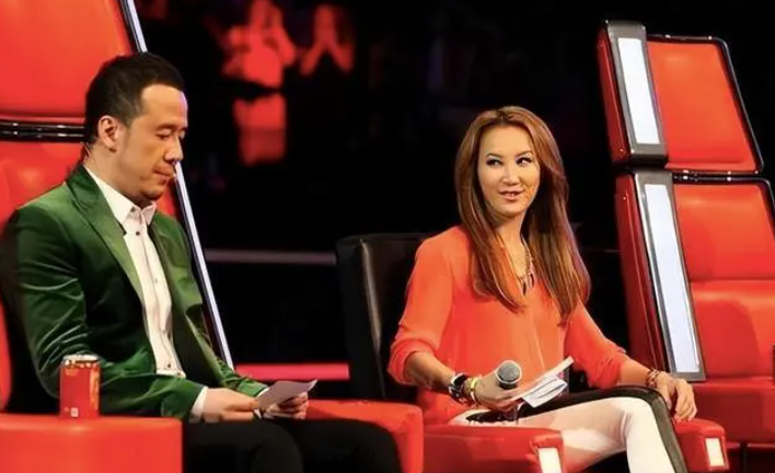 李玟|《好声音》风波再起!导演举报柳骊涉黑,曾掌掴脚踹导师李玟