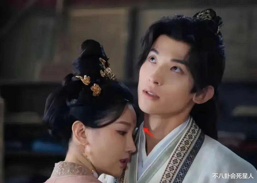 娱乐圈假鼻子扎堆,金晨新剧出戏,毛晓彤变样,把我看无语了