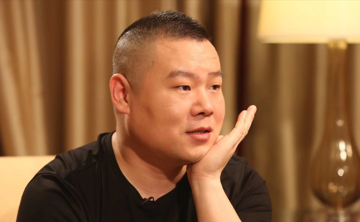 从“德云社一哥”到“综艺混子”，38岁的岳云鹏，彻底现了原形