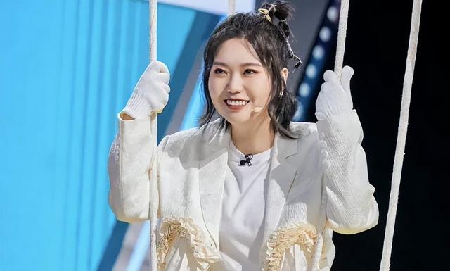 看了27岁“北大废物”李雪琴现状,我才明白为什么说她是天才!