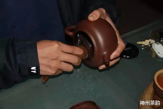|紫砂壶上的茶垢,该不该清理?