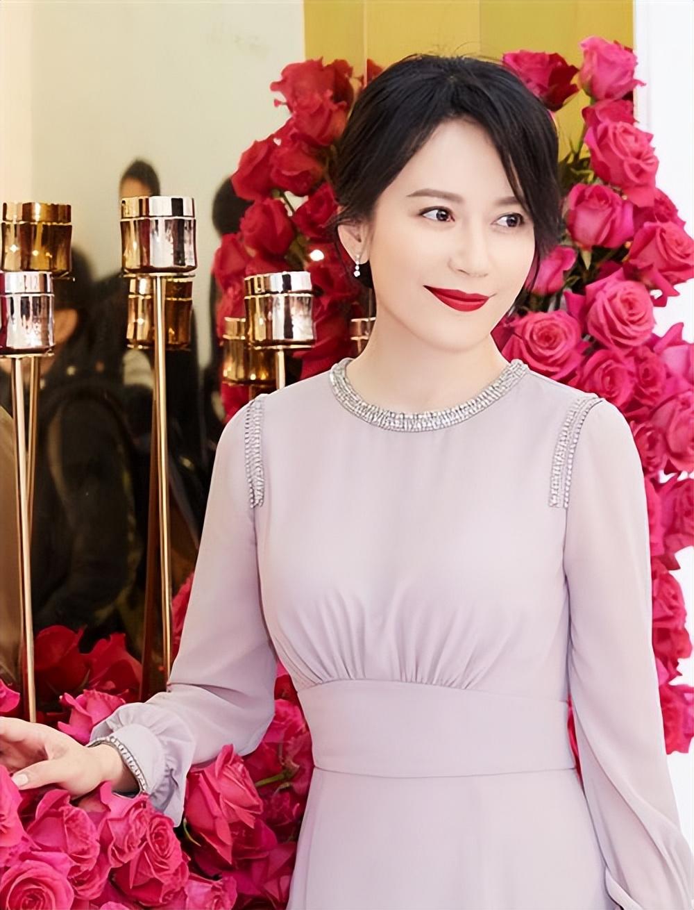 52岁的俞飞鸿:虽然我没结婚,但一直有固定伴侣,爱情不是女人一生的