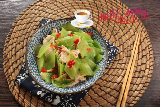 莴苣|立冬后吃莲藕土豆不如吃它,正大量上市,浑身都是宝,随手一炒特香,好吃又解馋