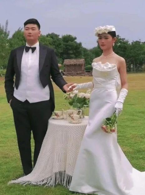 大衣哥儿子再度离婚,家庭内幕被新妻陈萌揭露!