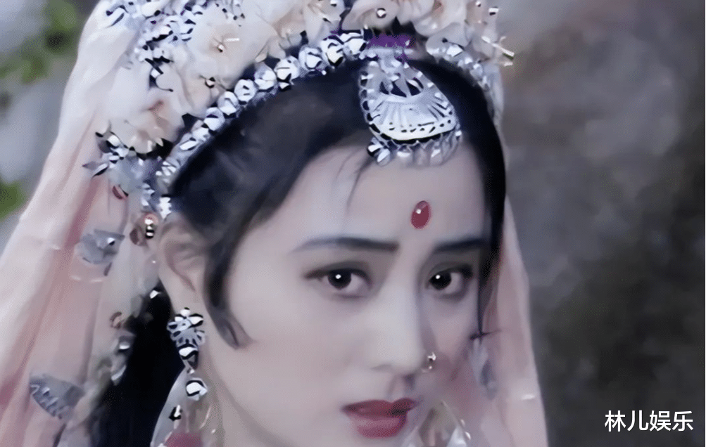 何超莲|穿内衣就算了，粗水管我也忍了，那个戴口罩的，真把观众当傻子呢