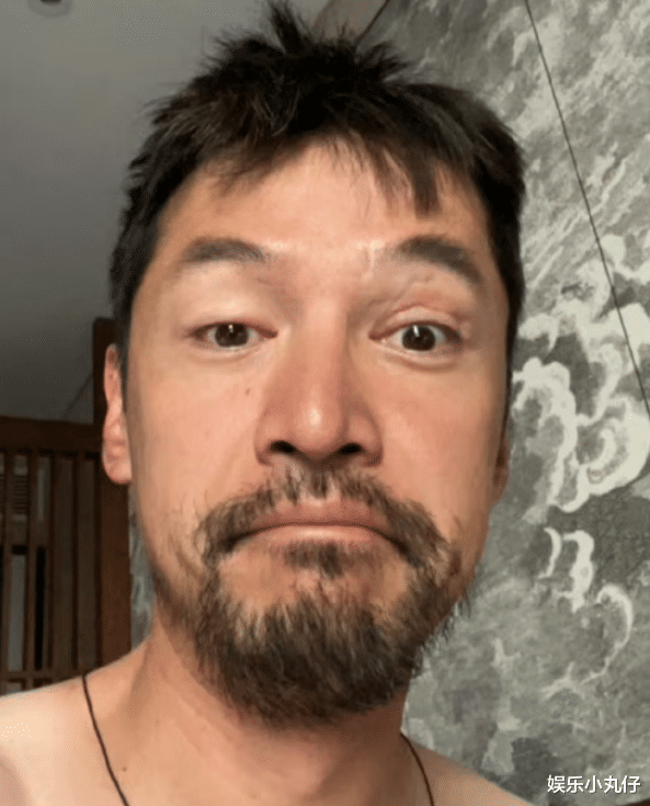 助理车祸17年忌日！胡歌凌晨晒泛泪照自责，精神反常疑与妻子有关