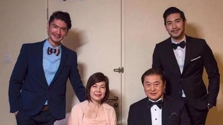 高以翔爸爸突然去世，二哥高宇侨悲痛悼念，父子俩忌日相差一天