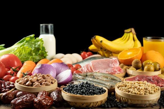 几块钱一瓶的维生素B12，对改善6种病症有好处，这些人群及时补充