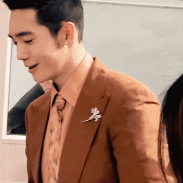 好尴尬的红毯!赵露思被说像「斑点狗」,林允裙子崩开,娜扎像「迎宾」