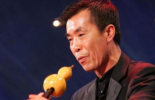 艺术家何庆魁：75岁高龄被儿子爆料，他嫖不动了，每月1万就够花