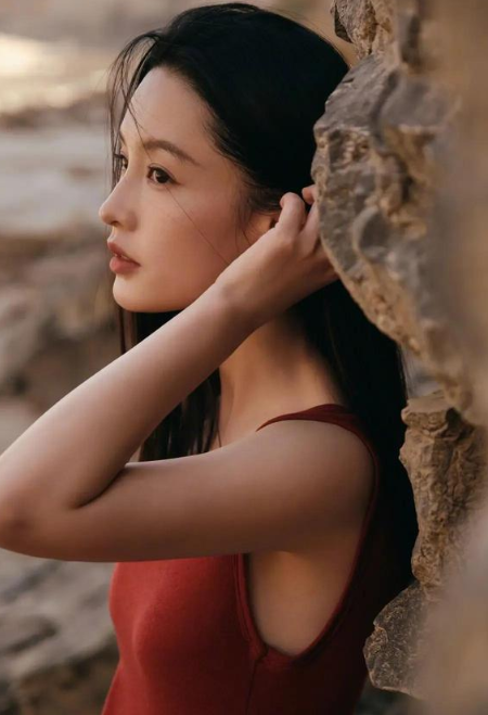 |放弃“铁饭碗”的李沁,就这样被导演毁了