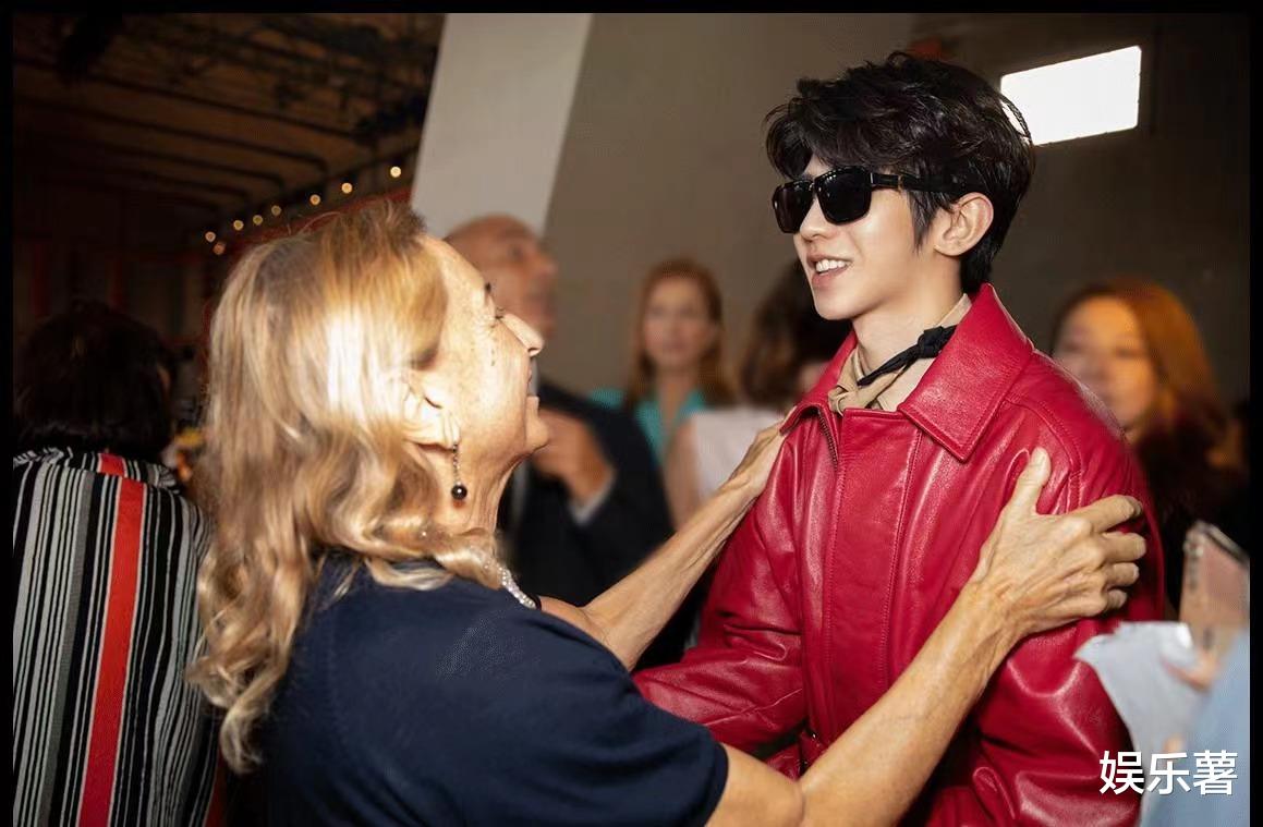 言承旭|两个态度?言承旭官宣当爸遭谩骂,蔡徐坤有孩子粉丝着急宣传