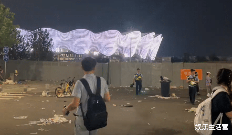 TFBOYS团站解散，三小只父母聚餐，粉丝分裂抢地盘持刀扯头成笑话