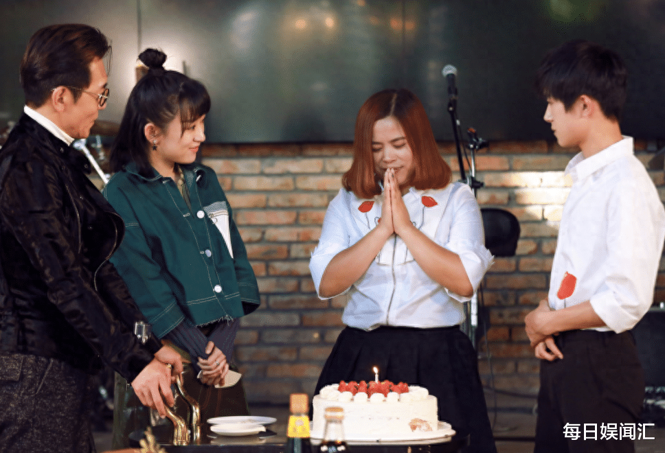 易烊千玺妈妈：大儿子培养成影帝，小儿子破世界纪录