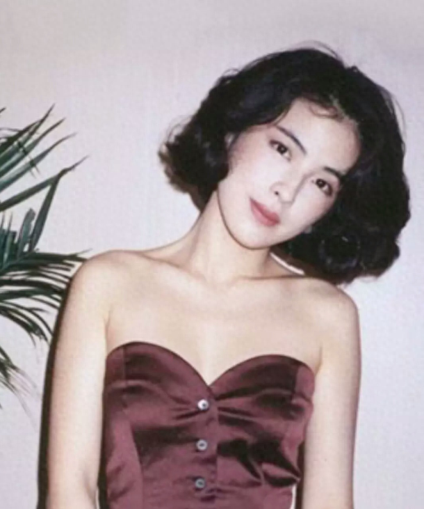 被大佬“藏”起来的4位女星，年轻时都是人间尤物，个个绝色佳人