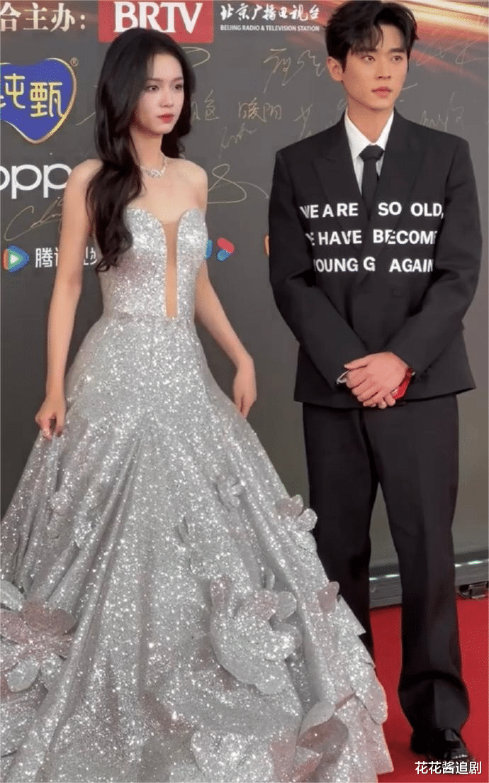 老师...今年红毯笑料有点多啊哈哈哈!