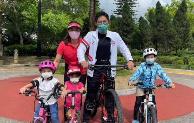 霍启刚被曝患有失眠障碍,每天只能睡4个小时,本人晒照发文回应