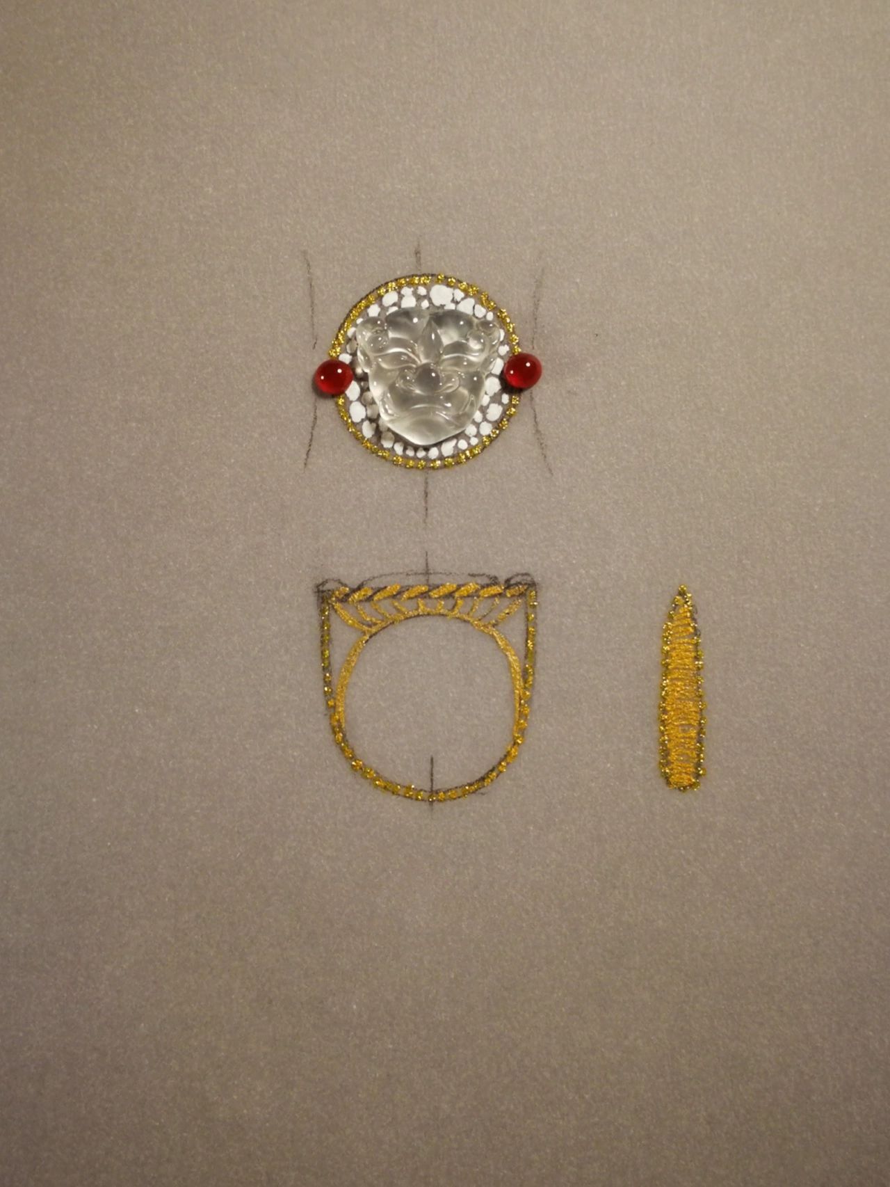 盾形戒指——祈福与守护的象征,融合兽面雕刻的翡翠设计