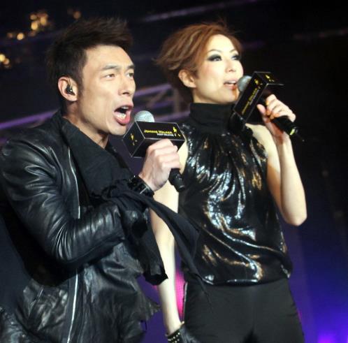 刘德华|“默许”许志安出轨的郑秀文,早已走上了另一条大路