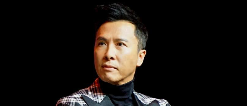 “限籍令”再出重锤李连杰无视警告援助北美，郭德纲引火烧身