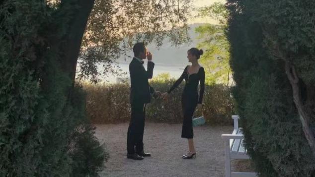 吴千语晒约会照，浪漫如婚礼现场，施伯熊醉酒拉女友手唱歌好甜