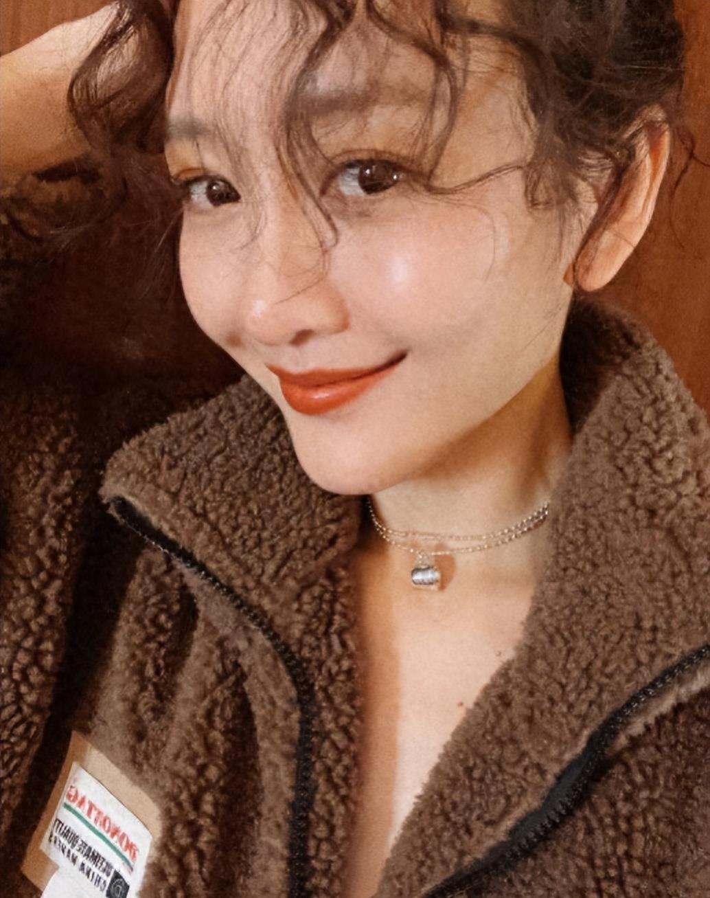 现世报来了,40岁王鸥丑闻遭到曝光,这次她的遮羞布被彻底扒光!